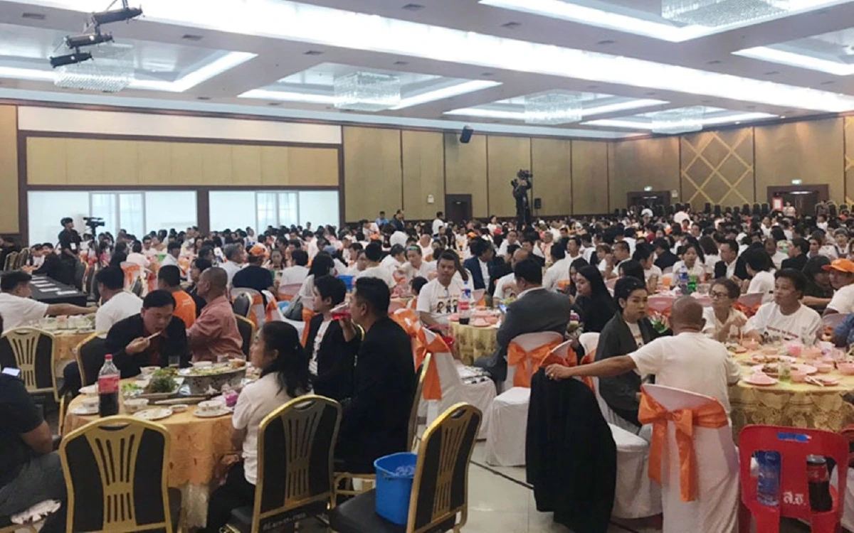 "ธนาธร"ลั่นส.ส.คนใดใช้อำนาจหาประโยชน์ตะเพิดพ้นพรรค