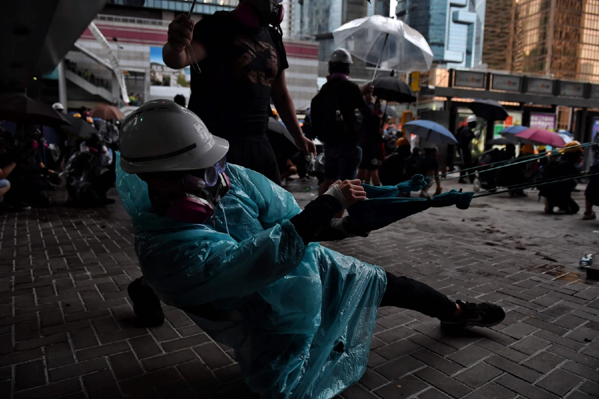 ม็อบฮ่องกงลั่น ระดมพลปิดเส้นทางไปสนามบิน