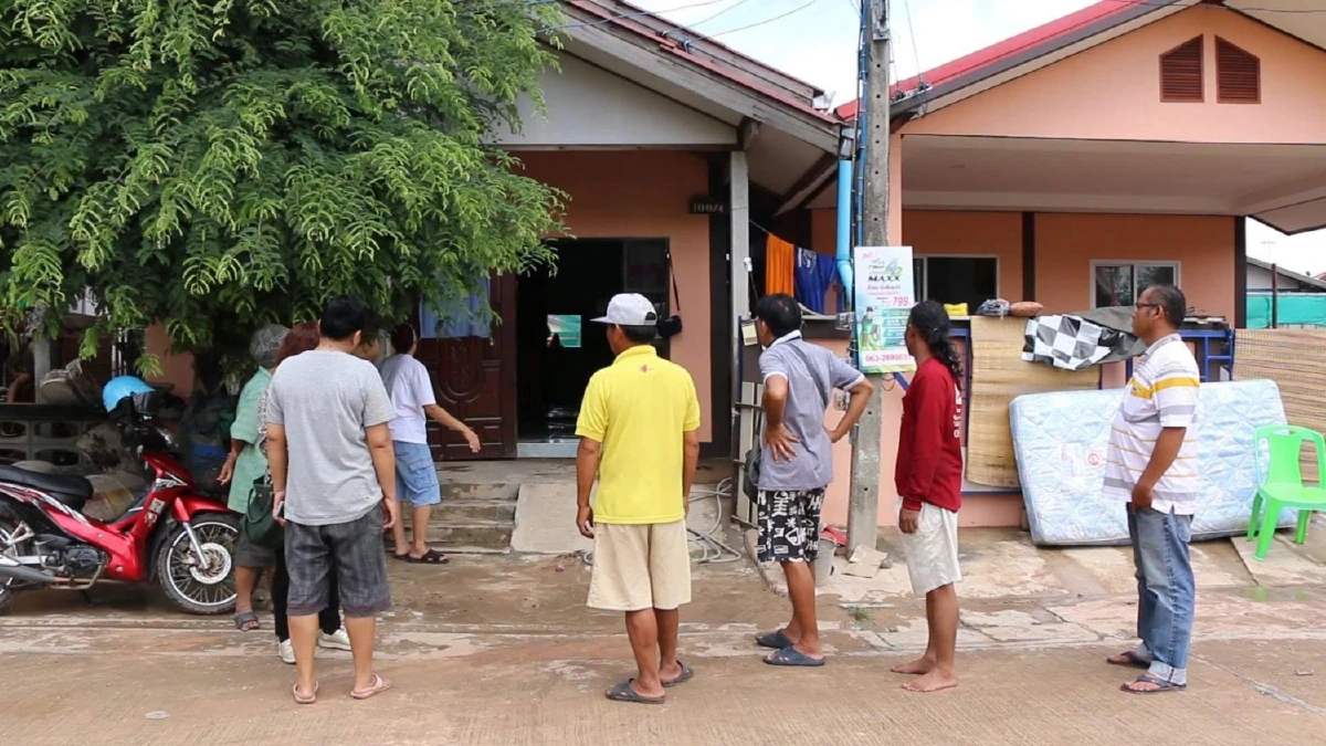 โวยการไฟฟ้าไม่ตัดไฟทำให้หนุ่มน้ำใจงามช่วยเพื่อนบ้านย้ายของหนีน้ำถูกไฟช็อตตาย