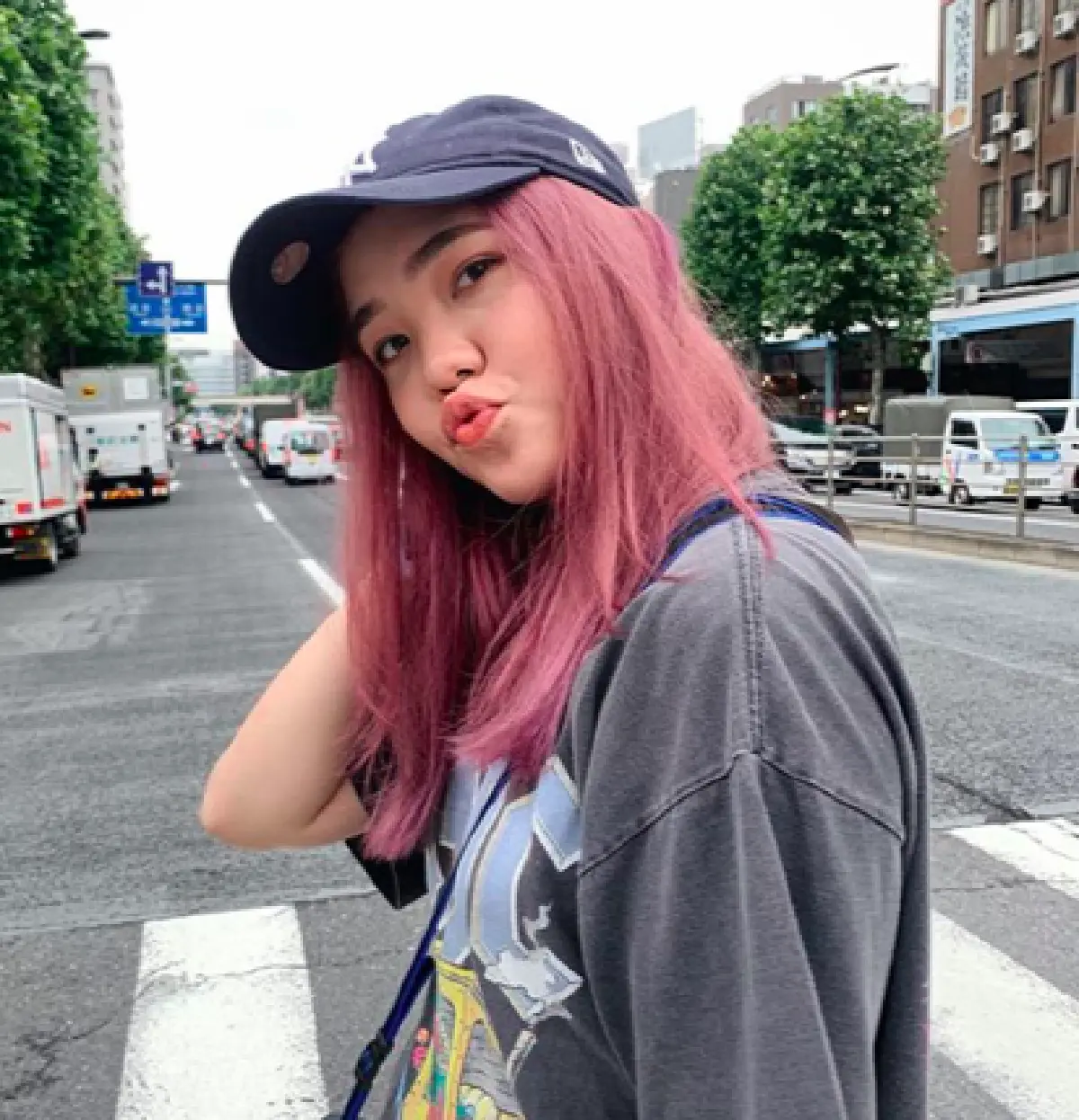 "ลิซ่า BLACKPINK" กรี๊ดลั่น!! “พาย” น้องสาว “พีช พชร” จัดกล้องถ่ายรูปสุดหายากให้