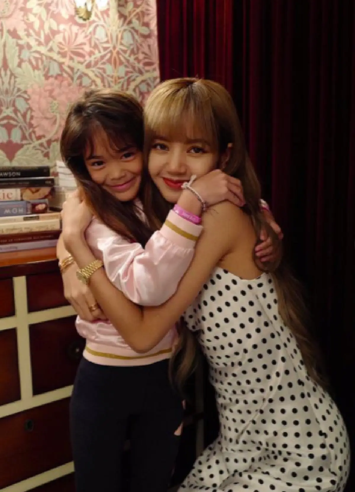 ฟินแทนไปเลย “เดียร์น่า-น้องลียา” ดินเนอร์สุดแฮปปี้กับ "ลิซ่า BLACKPINK”