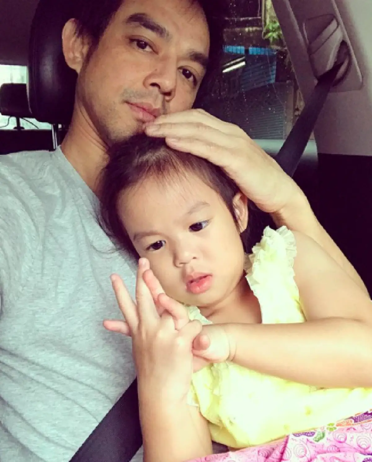 ใจหายใจคว่ำ! "มอส ปฏิภาณ” เผยคลิปลูกสาว “น้องสวรรค์” พลัดตกจากเก้าอี้โต๊ะอาหาร