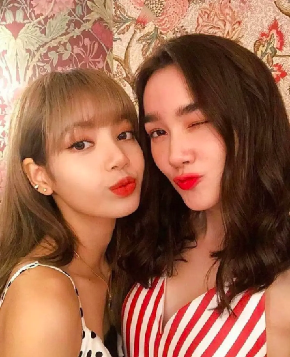 ฟินแทนไปเลย “เดียร์น่า-น้องลียา” ดินเนอร์สุดแฮปปี้กับ "ลิซ่า BLACKPINK”