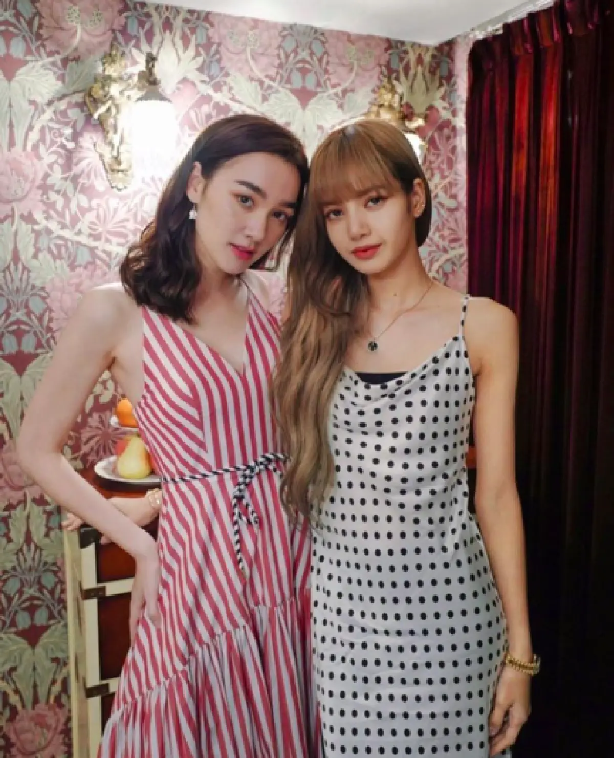 ฟินแทนไปเลย “เดียร์น่า-น้องลียา” ดินเนอร์สุดแฮปปี้กับ "ลิซ่า BLACKPINK”