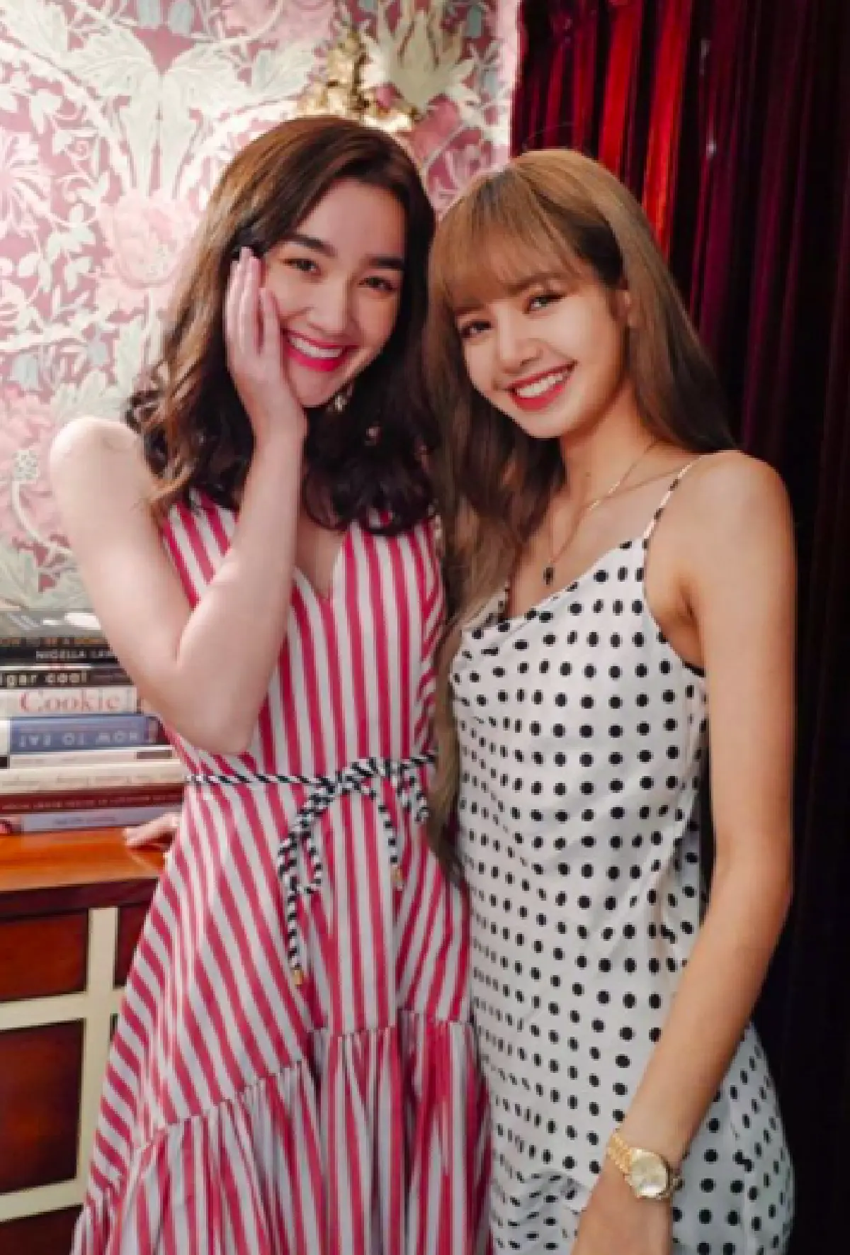 ฟินแทนไปเลย “เดียร์น่า-น้องลียา” ดินเนอร์สุดแฮปปี้กับ "ลิซ่า BLACKPINK”
