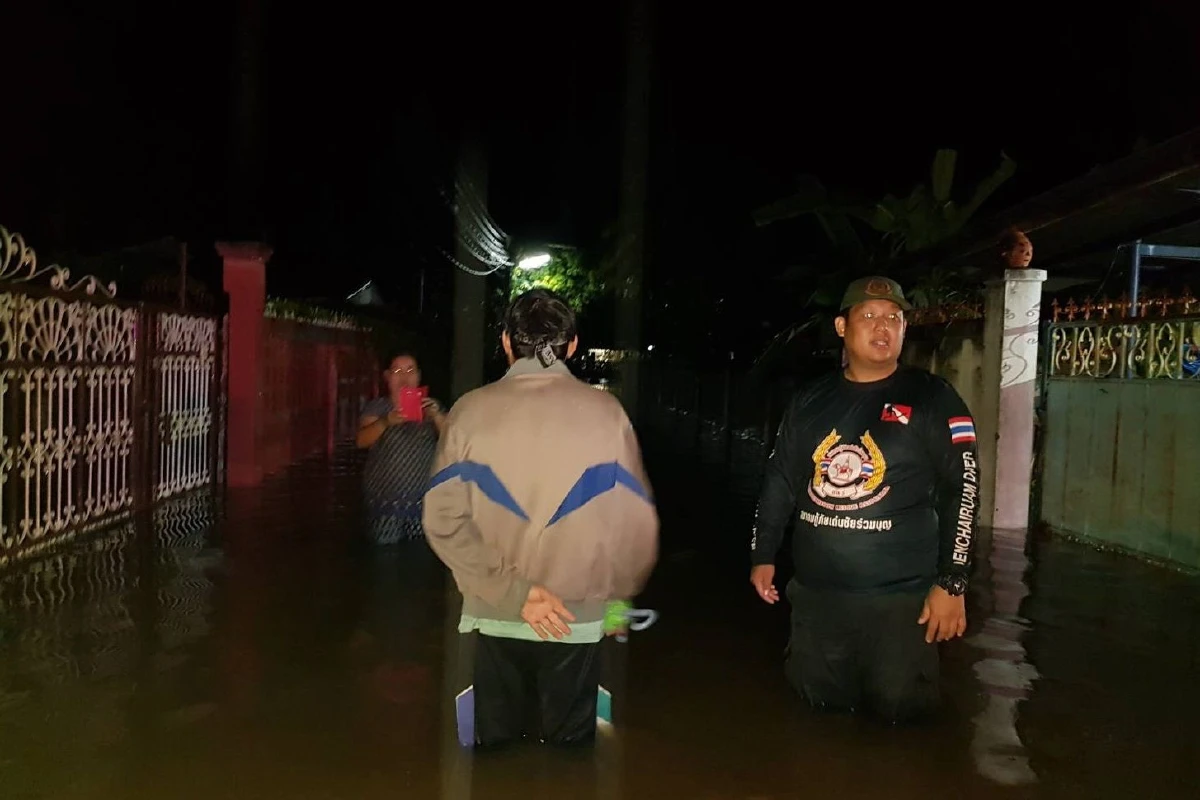 ฝนตกหนักสะสมที่แพร่น้ำทะลักท่วมอ.เด่นชัยกลางดึก