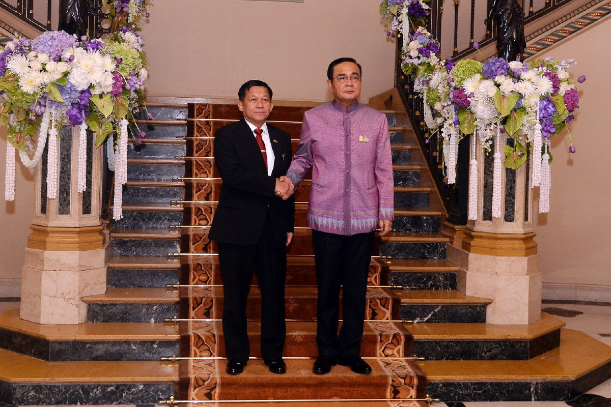 ผู้บัญชาการทหารสูงสุดเมียนมาเข้าพบ "บิ๊กตู่" ย้ำร่วมมือแก้ปัญหายาเสพติด ผู้บัญชาการทหารสูงสุดเมียนมาเข้าพบ "บิ๊กตู่" ย้ำร่วมมือแก้ปัญหายาเสพติด