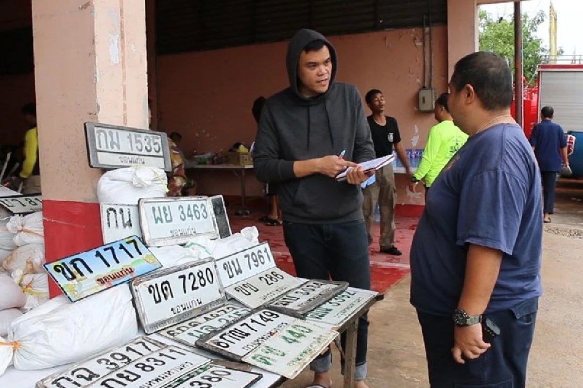 ของใครมารับคืนด้วย!เทศบาลนครขอนแก่นเก็บป้ายทะเบียนนับร้อยลอยตามน้ำ