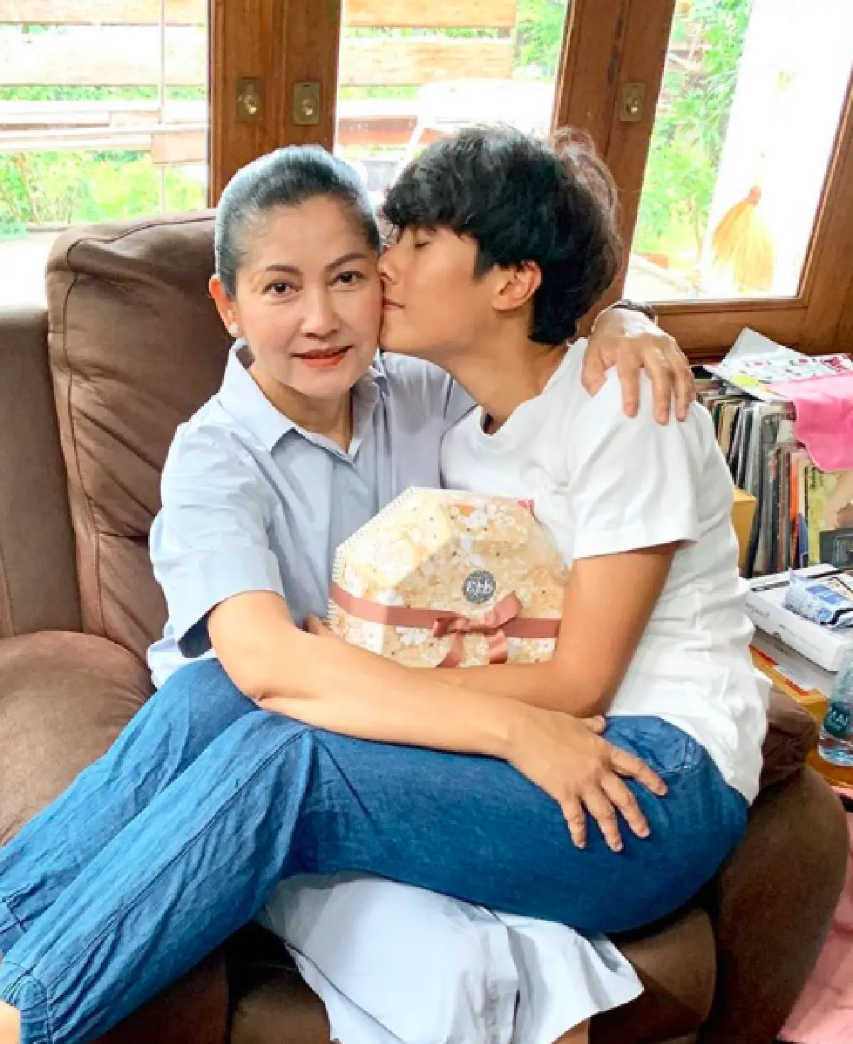 งานนี้แม่ยอม! “แดง ธัญญา” เปรียบเทียบภาพตนเองสมัยเดินแบบกับลูกสาว “บีบี”