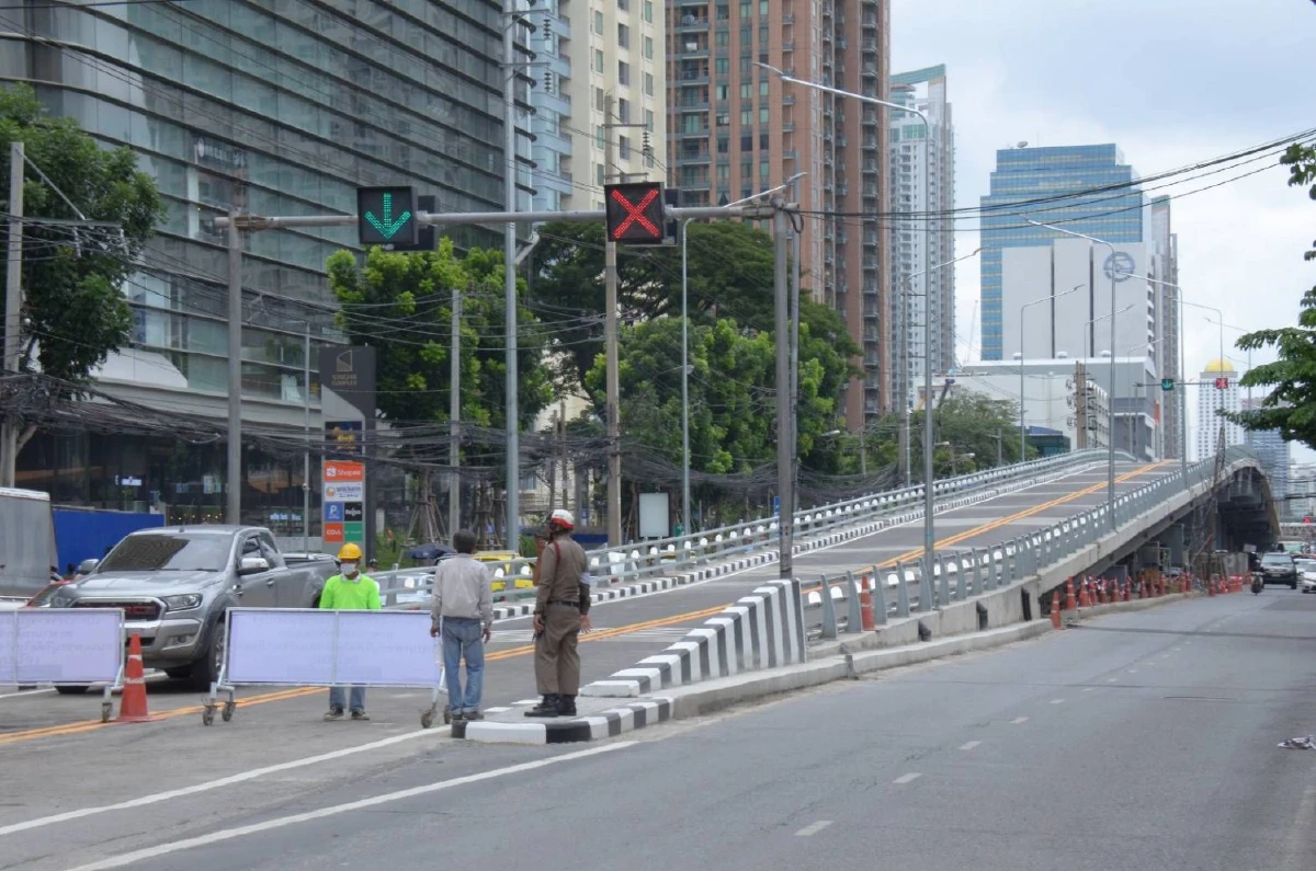 เปิดแล้วการจราจรสะพานข้ามแยกอโศกหลังปิดซ่อมนาน 6 เดือน