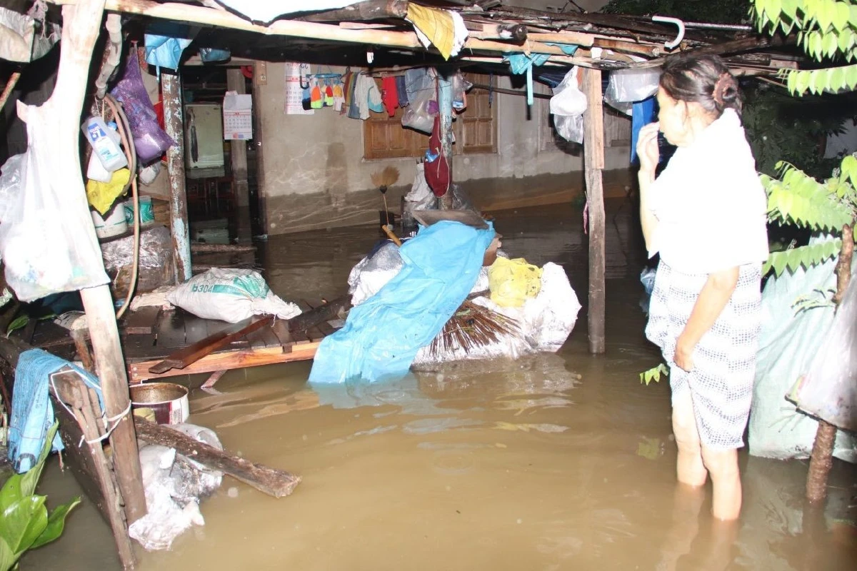 ฝนตกหนักสะสมที่แพร่น้ำทะลักท่วมอ.เด่นชัยกลางดึก