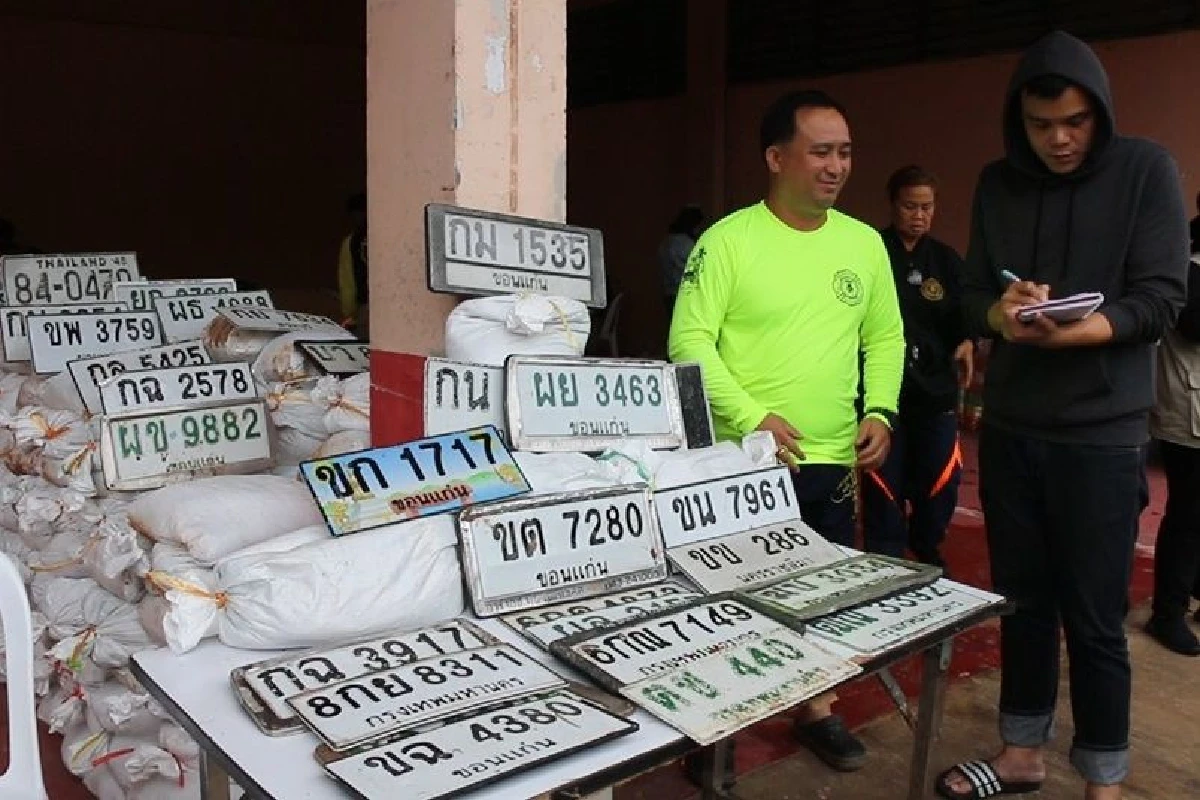 ของใครมารับคืนด้วย!เทศบาลนครขอนแก่นเก็บป้ายทะเบียนนับร้อยลอยตามน้ำ