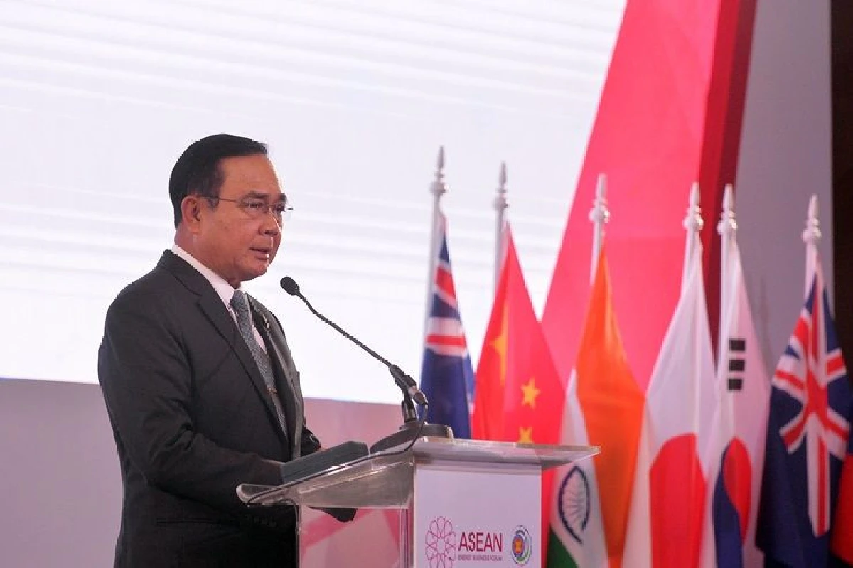 "บิ๊กตู่"ตรวจน้ำท่วมจ.พิษณุโลก-สุโขทัย เผยสาเหตุน้ำท่วมฝนตกใต้เขื่อน