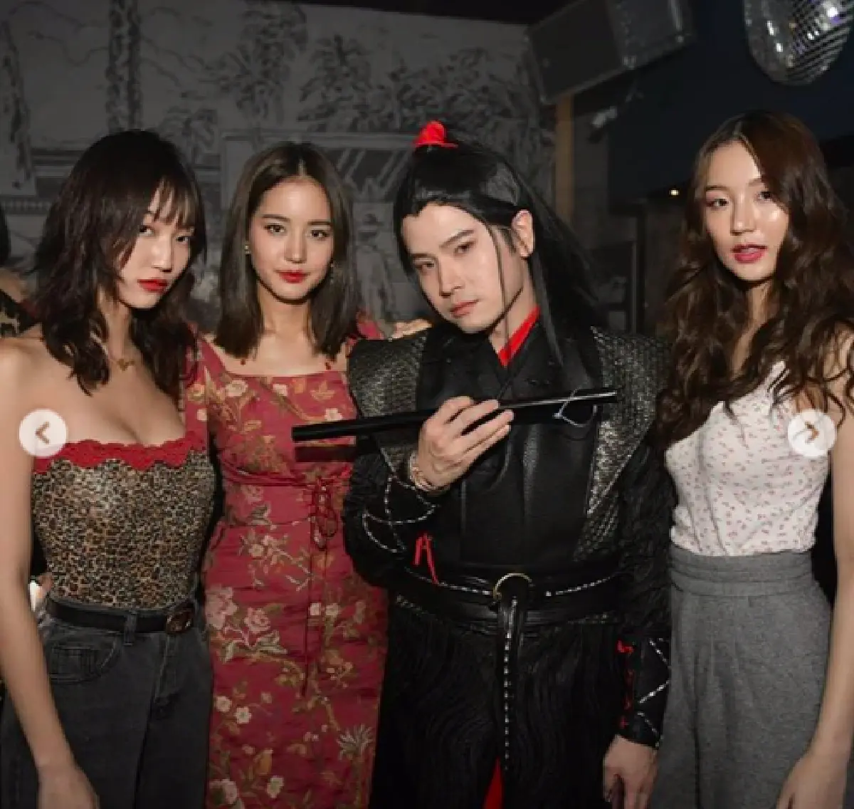 ซุปตาร์คนดังร่วมตบเท้าจัดเต็มในชุดจีน ร่วมปาร์ตี้วันเกิด "ก้อง" แฮร์สไตลิสท์