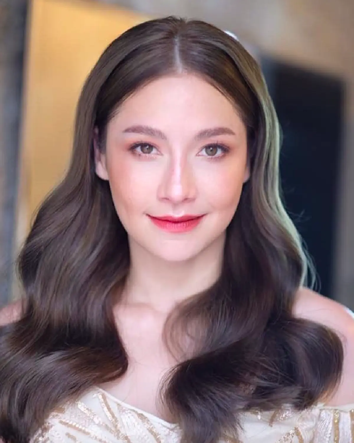 สวยดุจเจ้าหญิง! “นาตาลี” เผยภาพสวมชุดเจ้าสาวสีขาว ชุดเรียบๆ แต่คนโดดเด่นมาก