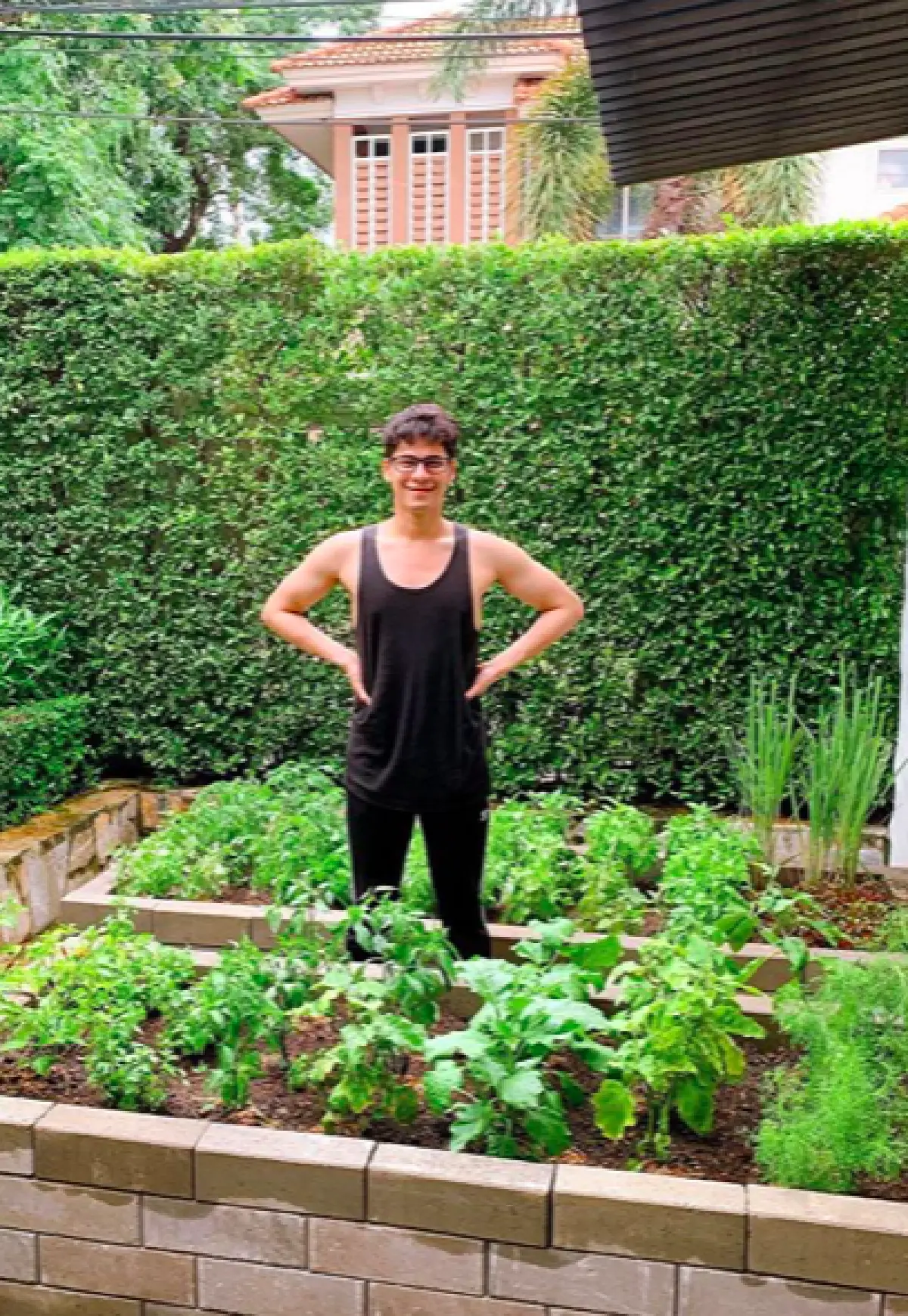 "ซี ศิวัฒน์" พาชมความงามหลังบ้านที่ได้เนรมิต มาปลูกผักสวนครัว