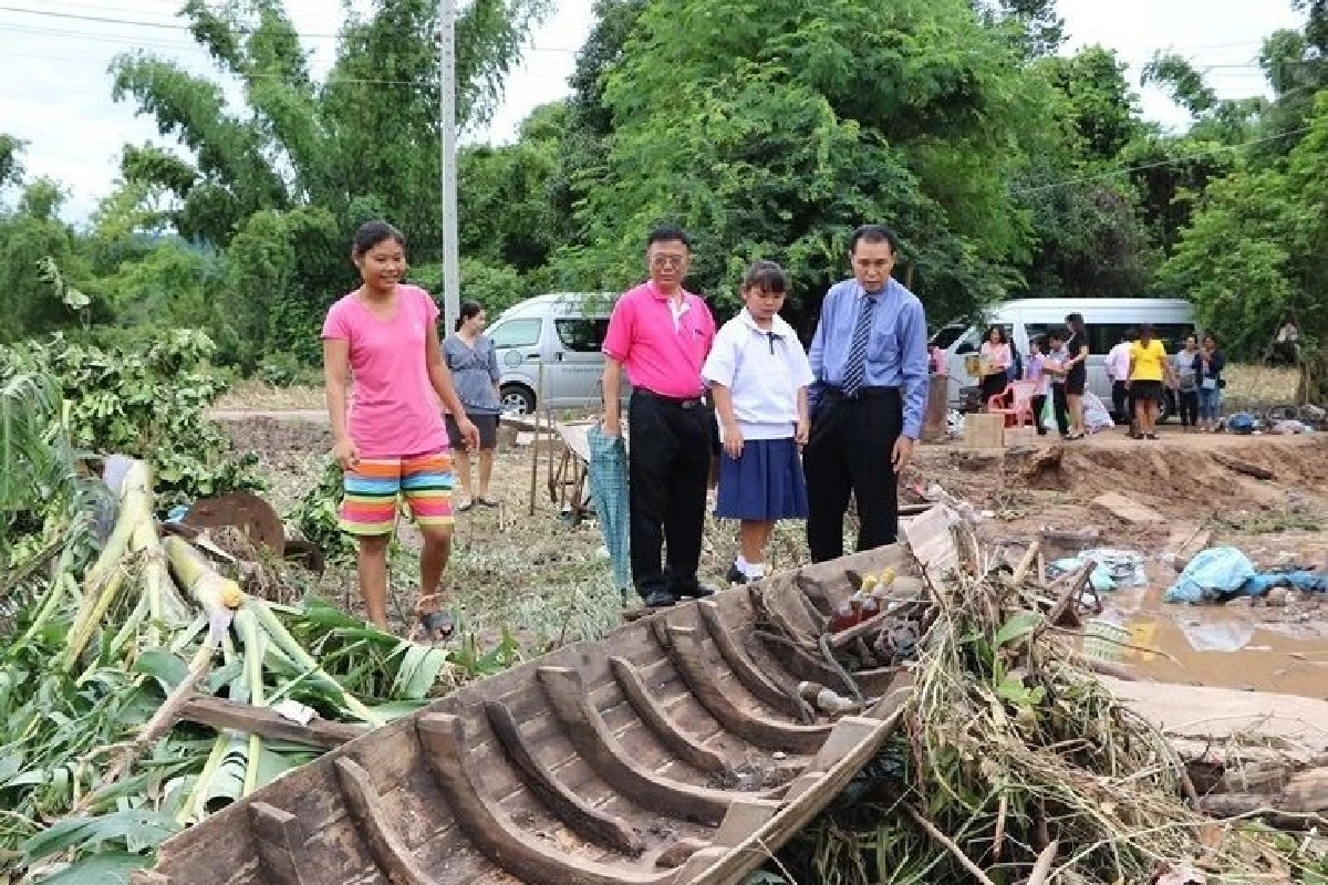 ครูพิษณุโลกระดมเงินช่วยด.ญ.ป.4พายุโพดุลพัดบ้านพังทั้งหลัง