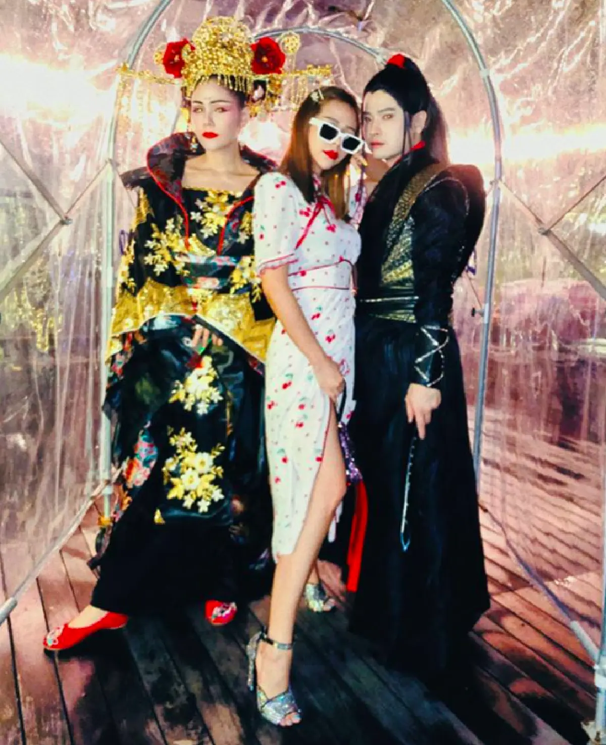 ซุปตาร์คนดังร่วมตบเท้าจัดเต็มในชุดจีน ร่วมปาร์ตี้วันเกิด "ก้อง" แฮร์สไตลิสท์