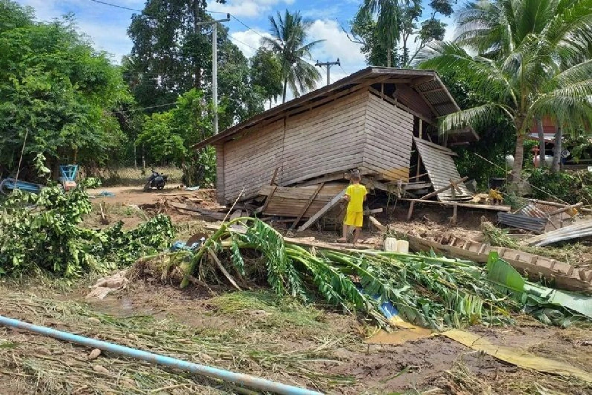ครูพิษณุโลกระดมเงินช่วยด.ญ.ป.4พายุโพดุลพัดบ้านพังทั้งหลัง