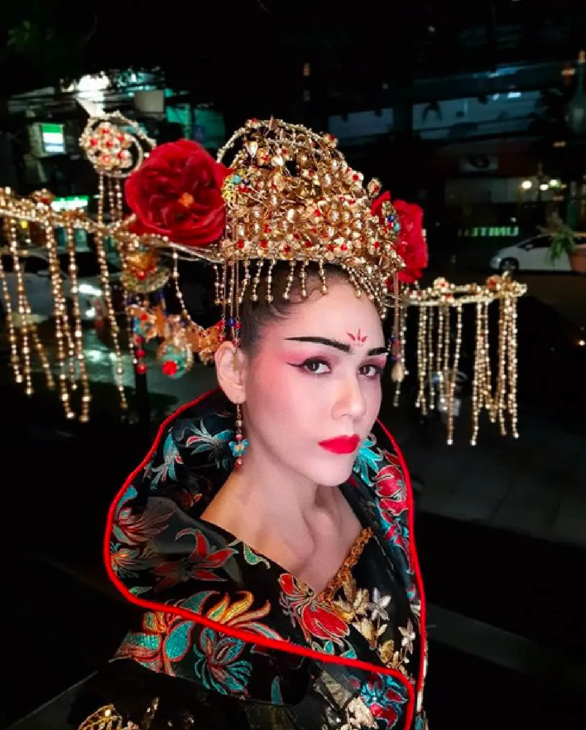 ซุปตาร์คนดังร่วมตบเท้าจัดเต็มในชุดจีน ร่วมปาร์ตี้วันเกิด "ก้อง" แฮร์สไตลิสท์