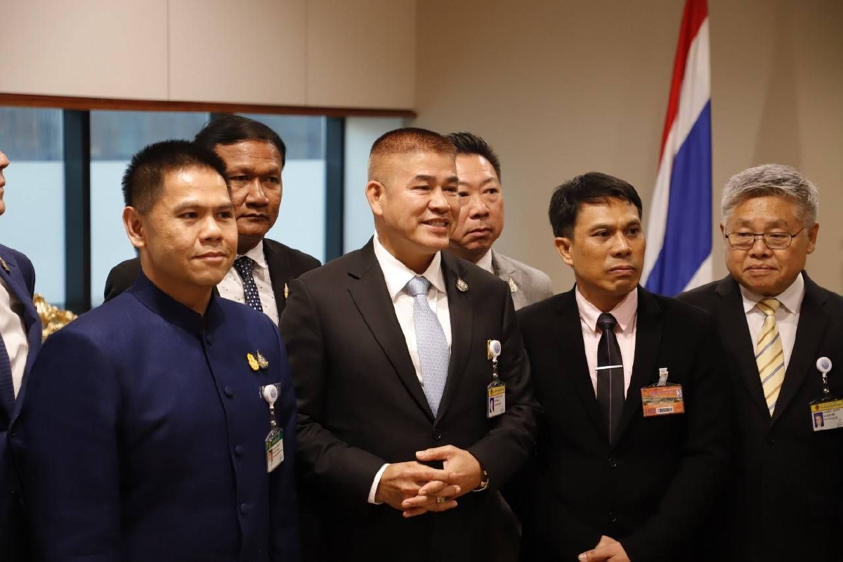 "ธรรมนัส"เคลียร์ปมซื้อขายเก้าอี้600ล้านบาทพา“หมอธี”ยกมือไหว้ขอโทษ“วราวุธ” "ธรรมนัส"เคลียร์ปมซื้อขายเก้าอี้600ล้านบาทพา“หมอธี”ยกมือไหว้ขอโทษ“วราวุธ”