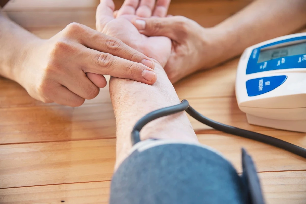 ผู้สูงอายุควรปฏิบัติตัวอย่างไร เมื่อเป็นโรคความดันโลหิตสูง