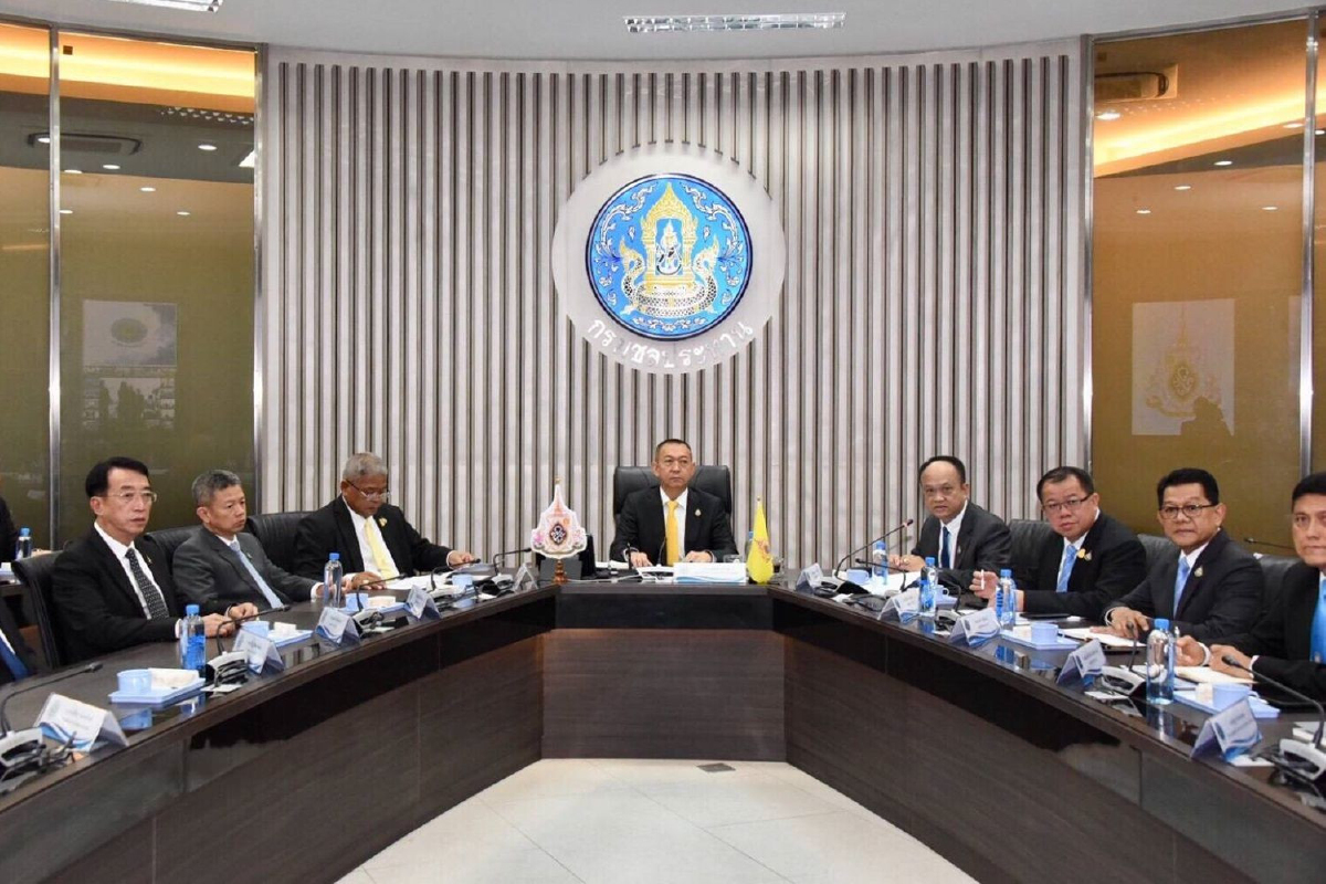 รมว.เกษตรฯ สั่งกรมชลฯ เตรียมพื้นที่แก้มลิงสำหรับเช่าเก็บน้ำพร้อมการชดเชย รมว.เกษตรฯ สั่งกรมชลฯ เตรียมพื้นที่แก้มลิงสำหรับเช่าเก็บน้ำพร้อมการชดเชย
