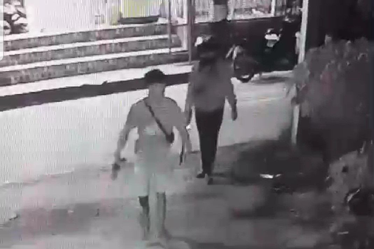 แค้นถูกตะโกนด่าแจกของลับโจ๋ชัยภูมิหัวร้อนบุกยิงอริคาหอพักตำรวจรวบได้ยกแก๊ง แค้นถูกตะโกนด่าแจกของลับโจ๋ชัยภูมิหัวร้อนบุกยิงอริคาหอพักตำรวจรวบได้ยกแก๊ง