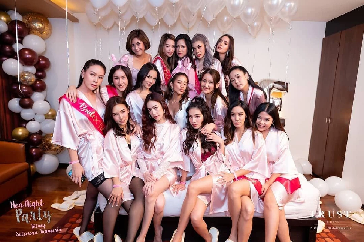 แซ่บให้พอก่อนแต่ง! ใบเตย อาร์สยาม จัดเต็มปาร์ตี้สละโสดสุดซี้ดติดเรทเบาๆ
