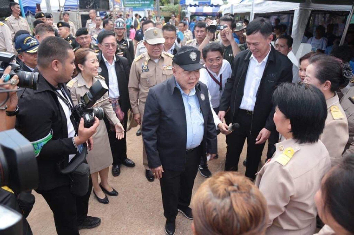 'บิ๊กป้อม' ลงพื้นที่ขอนแก่น ใช้เน็ตประชารัฐเปิดร้านออนไลน์ขายเครื่องปั้นดินเผา 'บิ๊กป้อม' ลงพื้นที่ขอนแก่น ใช้เน็ตประชารัฐเปิดร้านออนไลน์ขายเครื่องปั้นดินเผา