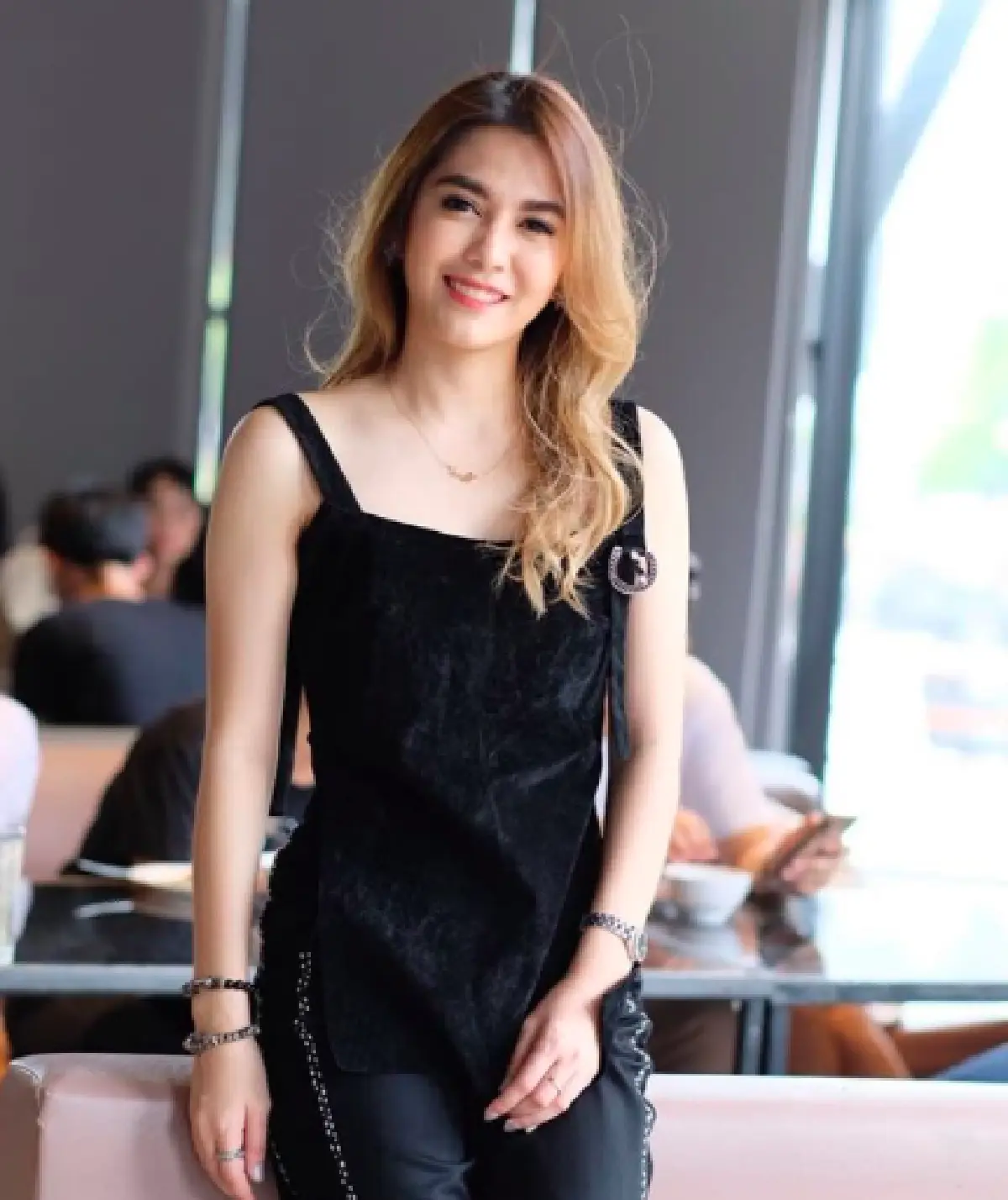 หน้าเด็กมาก "พั้นช์ วรกาญจน์” ฉลองวันเกิดอายุครบ 35 อย่างชื่นมื่น