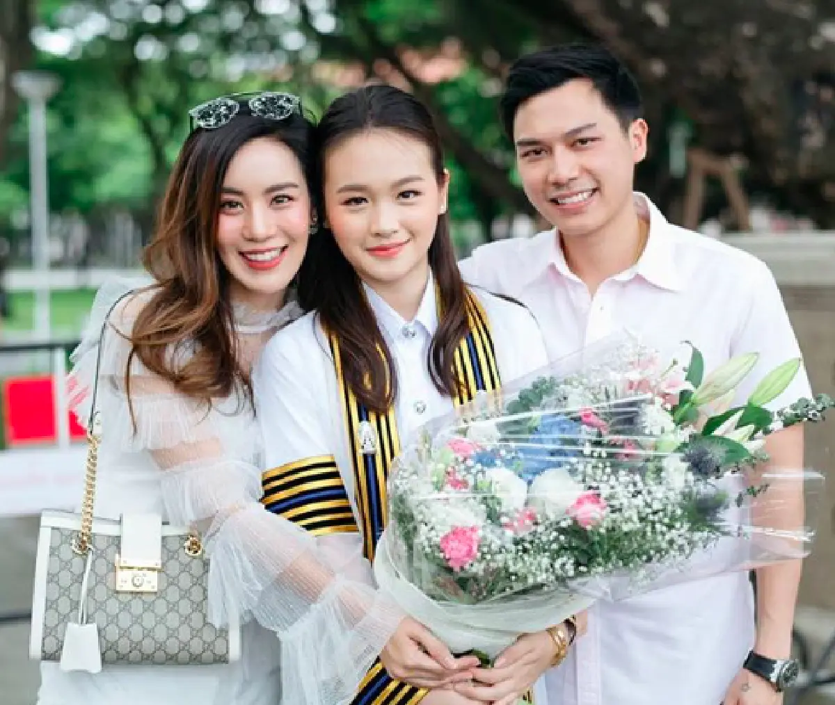 เก่งได้แม่! “มาดามแป้ง” อิ่มเอมใจ “น้องปราง" คว้าปริญญา 2 มหาลัย ออสเตรเลีย-จุฬาฯ