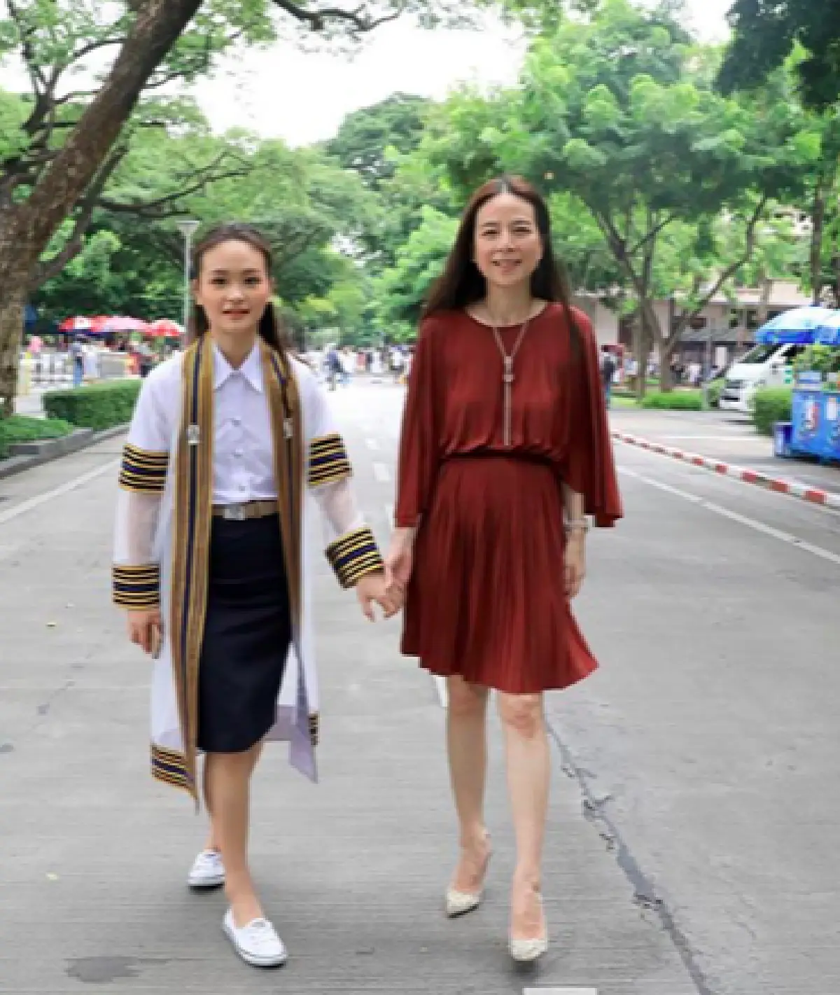 เก่งได้แม่! “มาดามแป้ง” อิ่มเอมใจ “น้องปราง" คว้าปริญญา 2 มหาลัย ออสเตรเลีย-จุฬาฯ