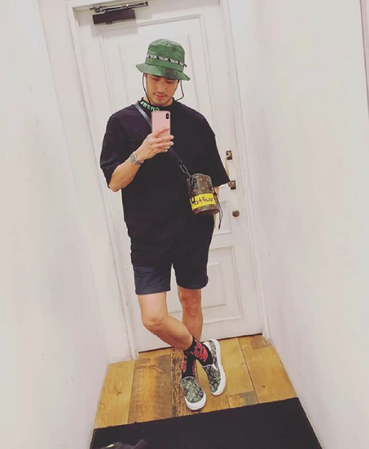 ชีวิตติ่งถึงนิพพาน “บอย ปกรณ์” ฟินสุดพลัง กระทบไหล่แชะภาพคู่ “ยูริ SNSD”