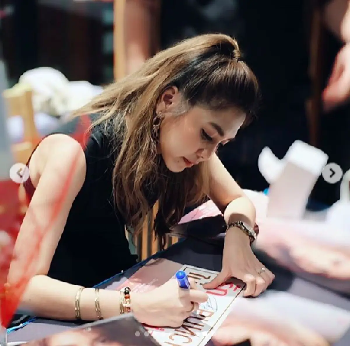 หน้าเด็กมาก "พั้นช์ วรกาญจน์” ฉลองวันเกิดอายุครบ 35 อย่างชื่นมื่น