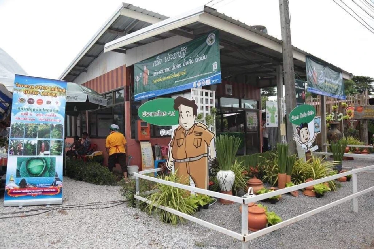'บิ๊กป้อม' ลงพื้นที่ขอนแก่น ใช้เน็ตประชารัฐเปิดร้านออนไลน์ขายเครื่องปั้นดินเผา