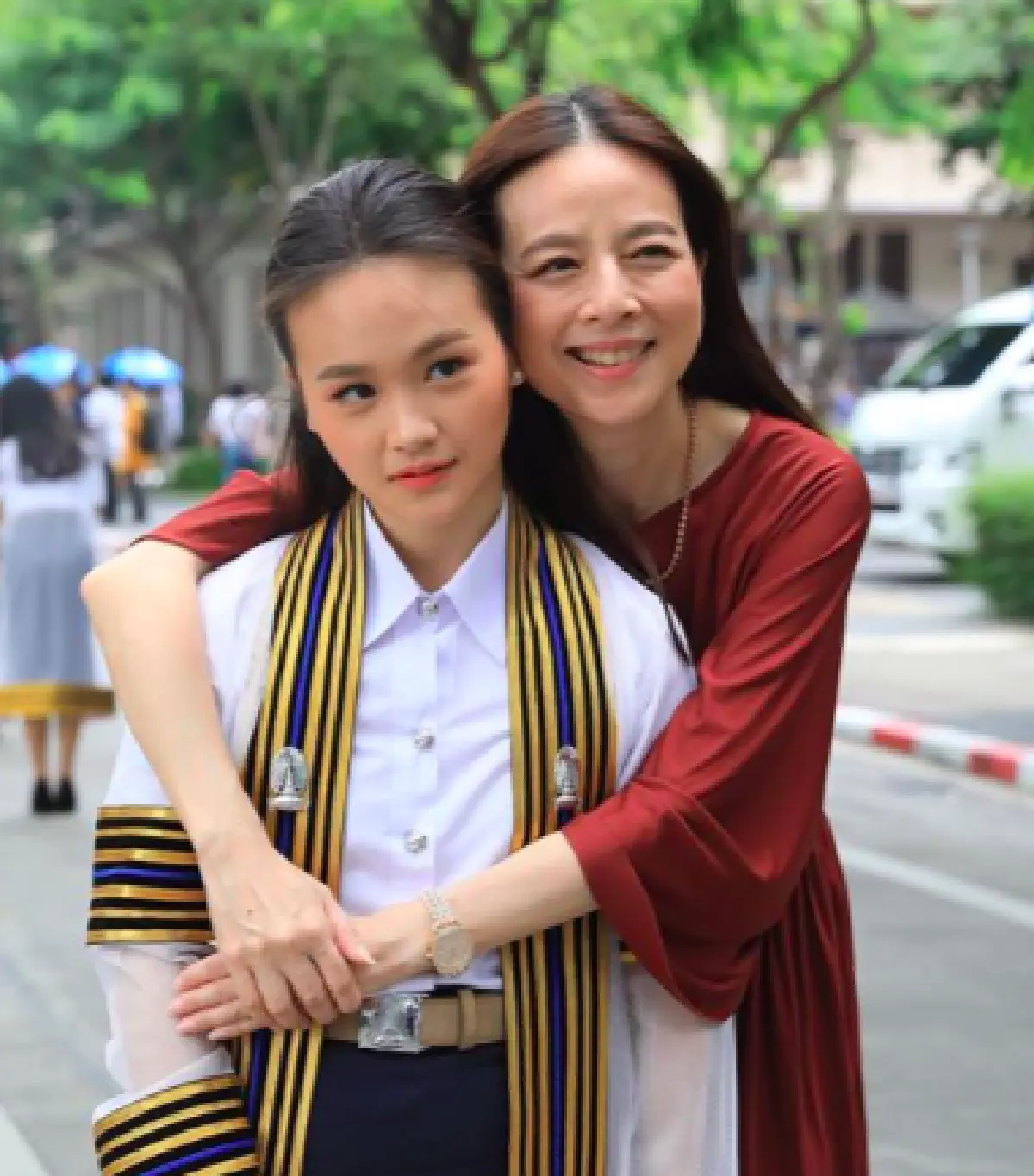 เก่งได้แม่! “มาดามแป้ง” อิ่มเอมใจ “น้องปราง" คว้าปริญญา 2 มหาลัย ออสเตรเลีย-จุฬาฯ