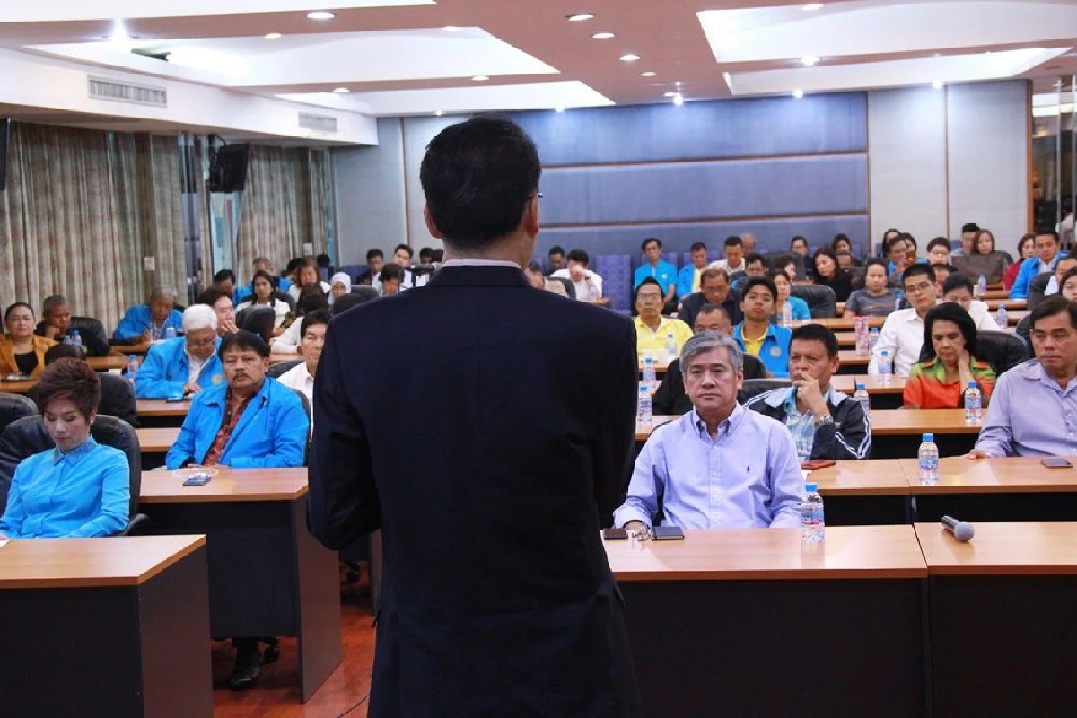 ปชป.ยังไม่เคาะส่งใครลงชิงเก้าอี้ผู้ว่าฯกทม.ย้ำเลือกนักบริหารมืออาชีพ