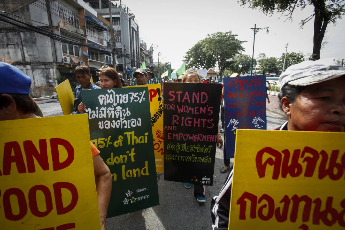 ม็อบบุกทำเนียบจี้รัฐบาลแก้รธน.ปลดล็อกแก้ปัญหาข้อพิพาทที่ดินรัฐกับชาวบ้าน