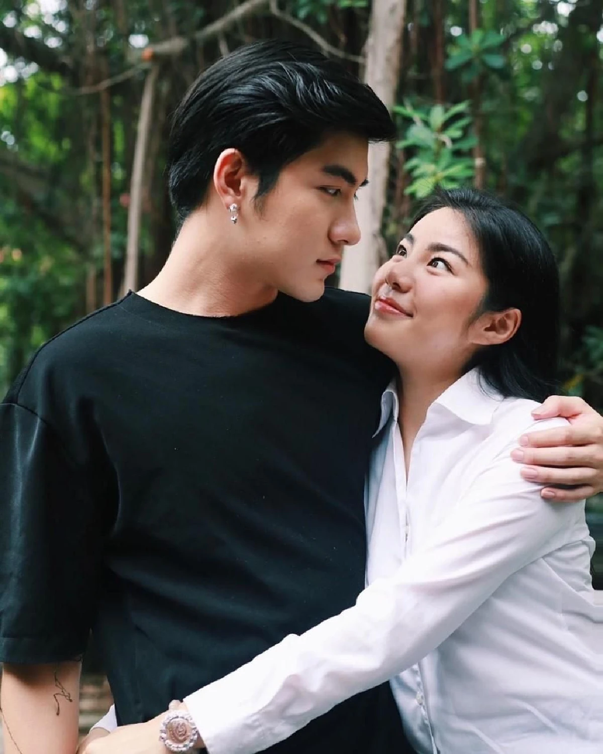 เมฆ จิรกิตติ์ ลงภาพคู่หวานกอดกับ วันเดอร์เฟรม เปิดตัวรักครั้งใหม่?