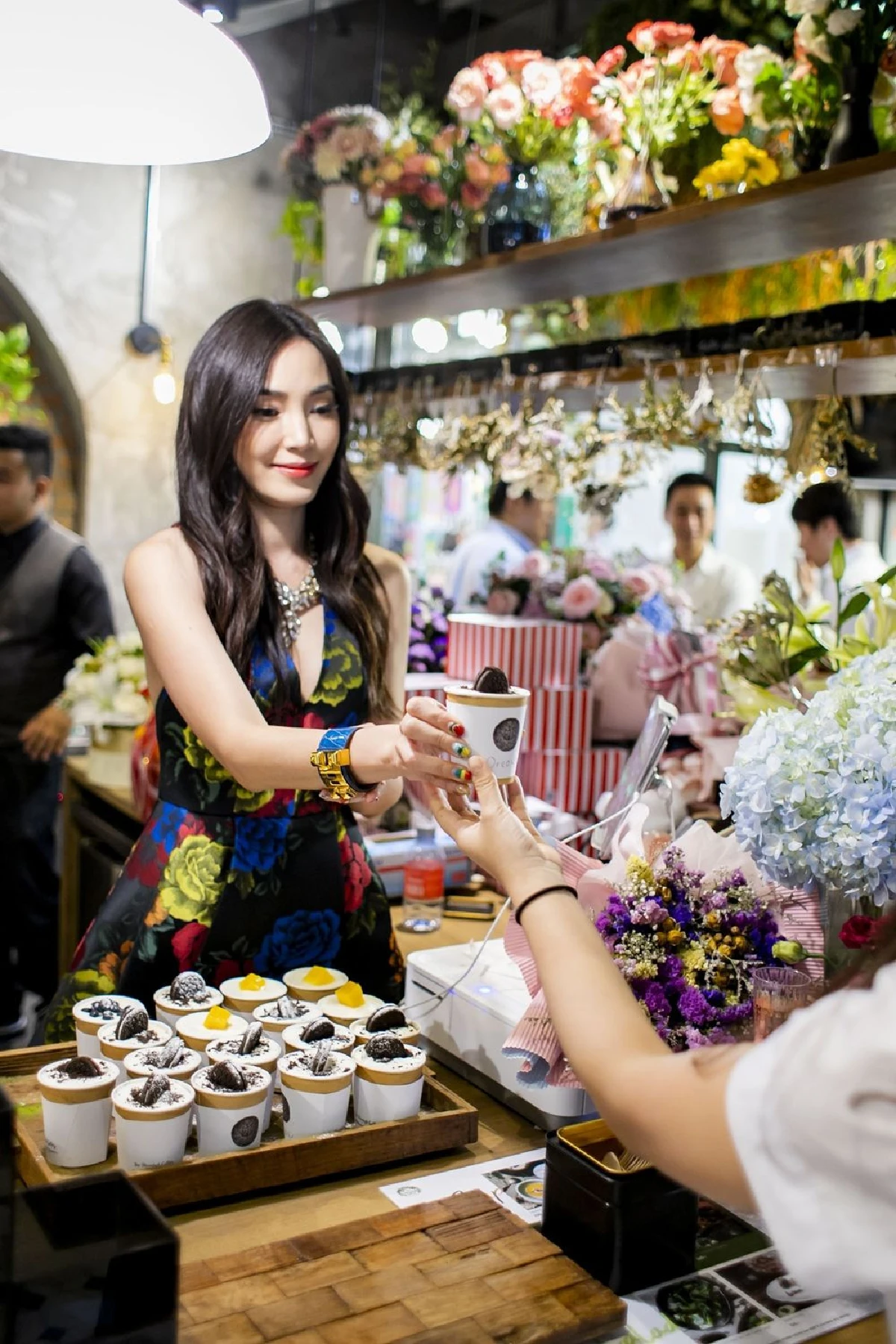 จิบชาในสวนลับกับหมู่มวลดอกไม้ @The Blooming Gallery