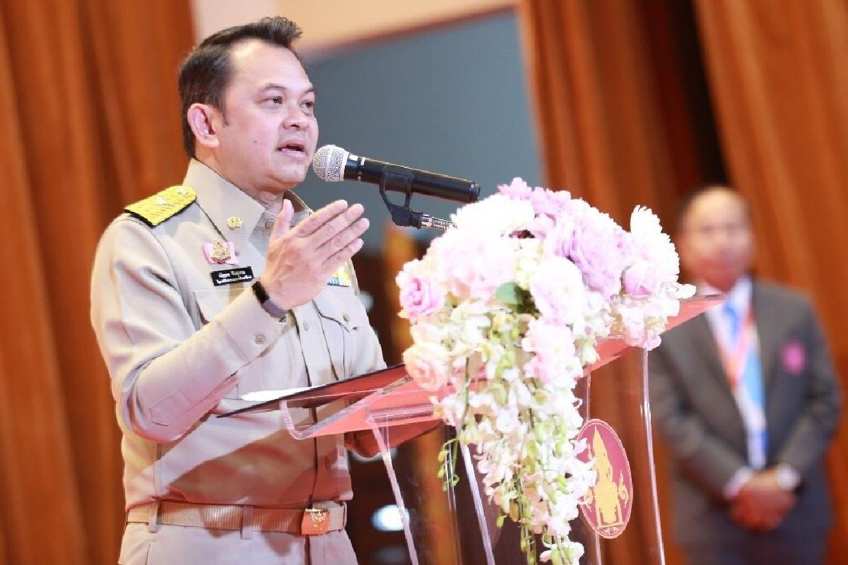 รมว.ศธ.เล็งรื้อระบบเลื่อนวิทยฐานะครูชี้แก้หนี้สินเกินตัวต้องเข้มงวดปล่อยกู้ รมว.ศธ.เล็งรื้อระบบเลื่อนวิทยฐานะครูชี้แก้หนี้สินเกินตัวต้องเข้มงวดปล่อยกู้