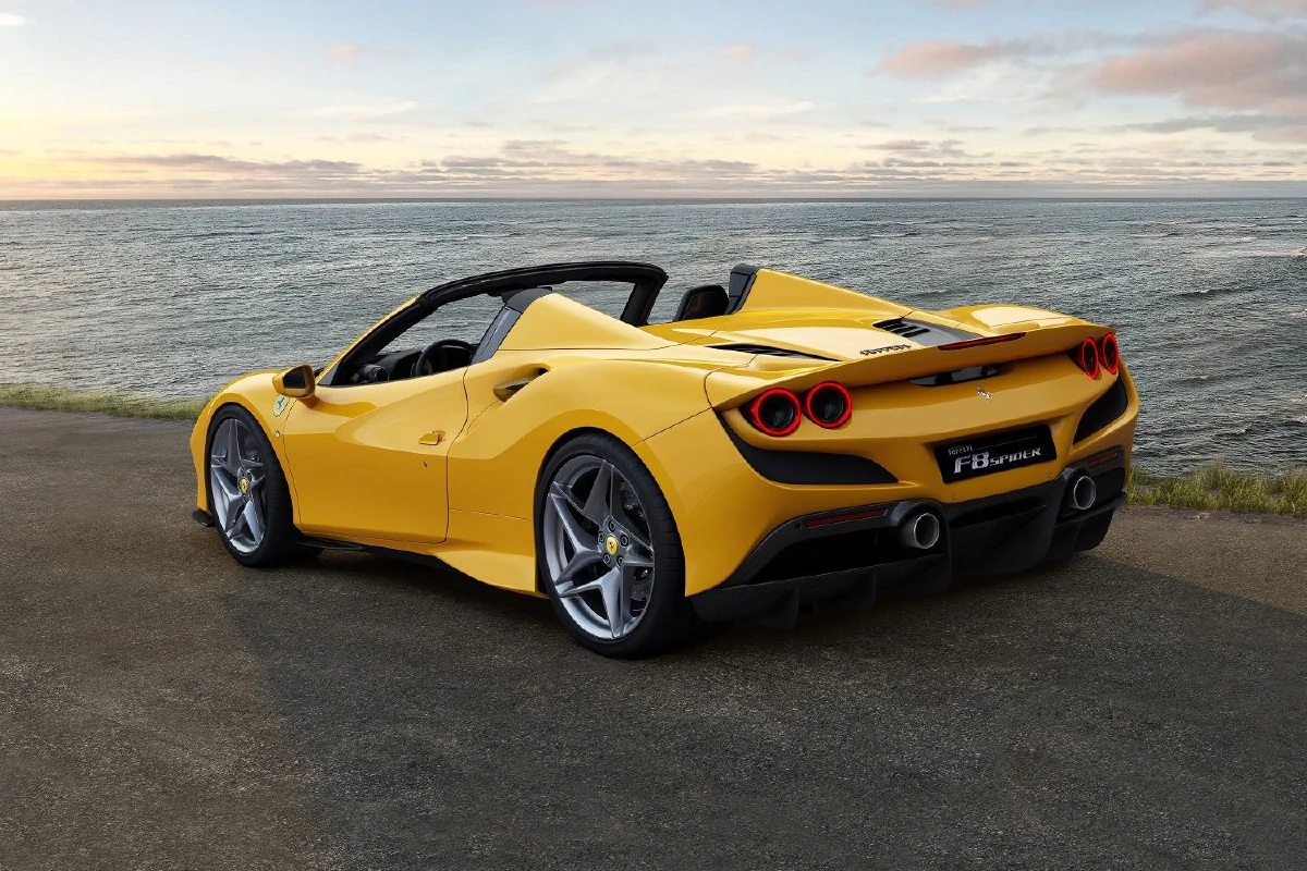 Ferrari F8 Spider: สายพันธุ์ม้าลำพอง ที่พัฒนาให้เหนือชั้นยิ่งขึ้น