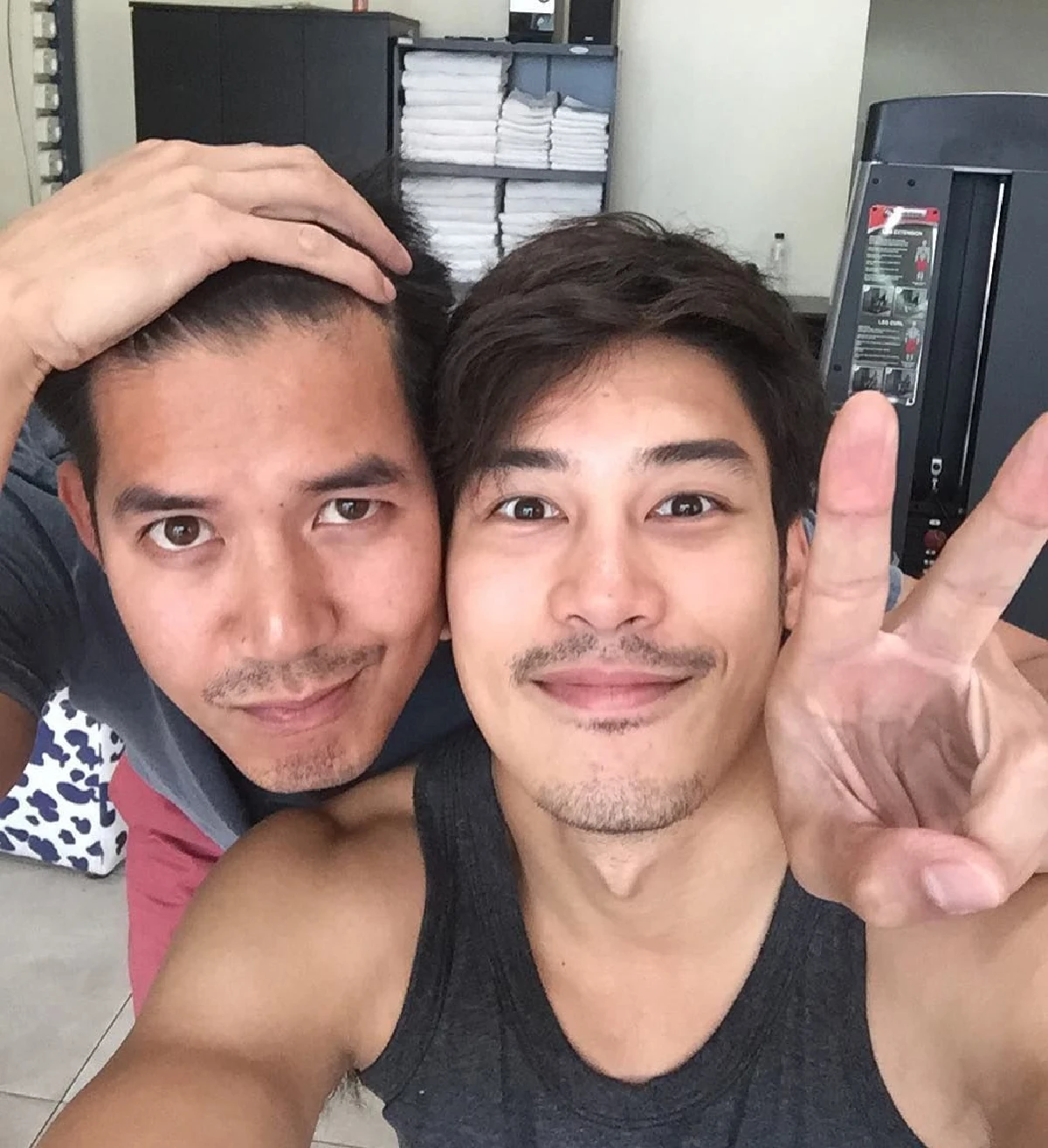 โมเมนต์หวาน! "เวียร์-เคน” คู่จิ้นหนุ่มแซ่บ “เบลล่า-เอสเธอร์” ชิดข้างๆ ไปเลย