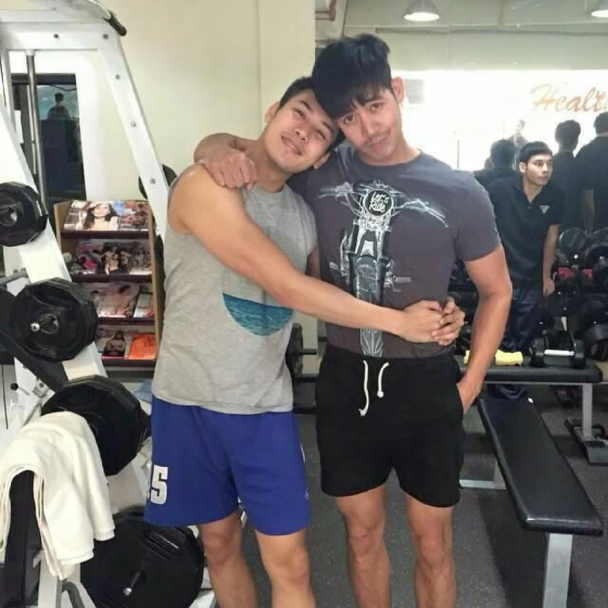 โมเมนต์หวาน! "เวียร์-เคน” คู่จิ้นหนุ่มแซ่บ “เบลล่า-เอสเธอร์” ชิดข้างๆ ไปเลย