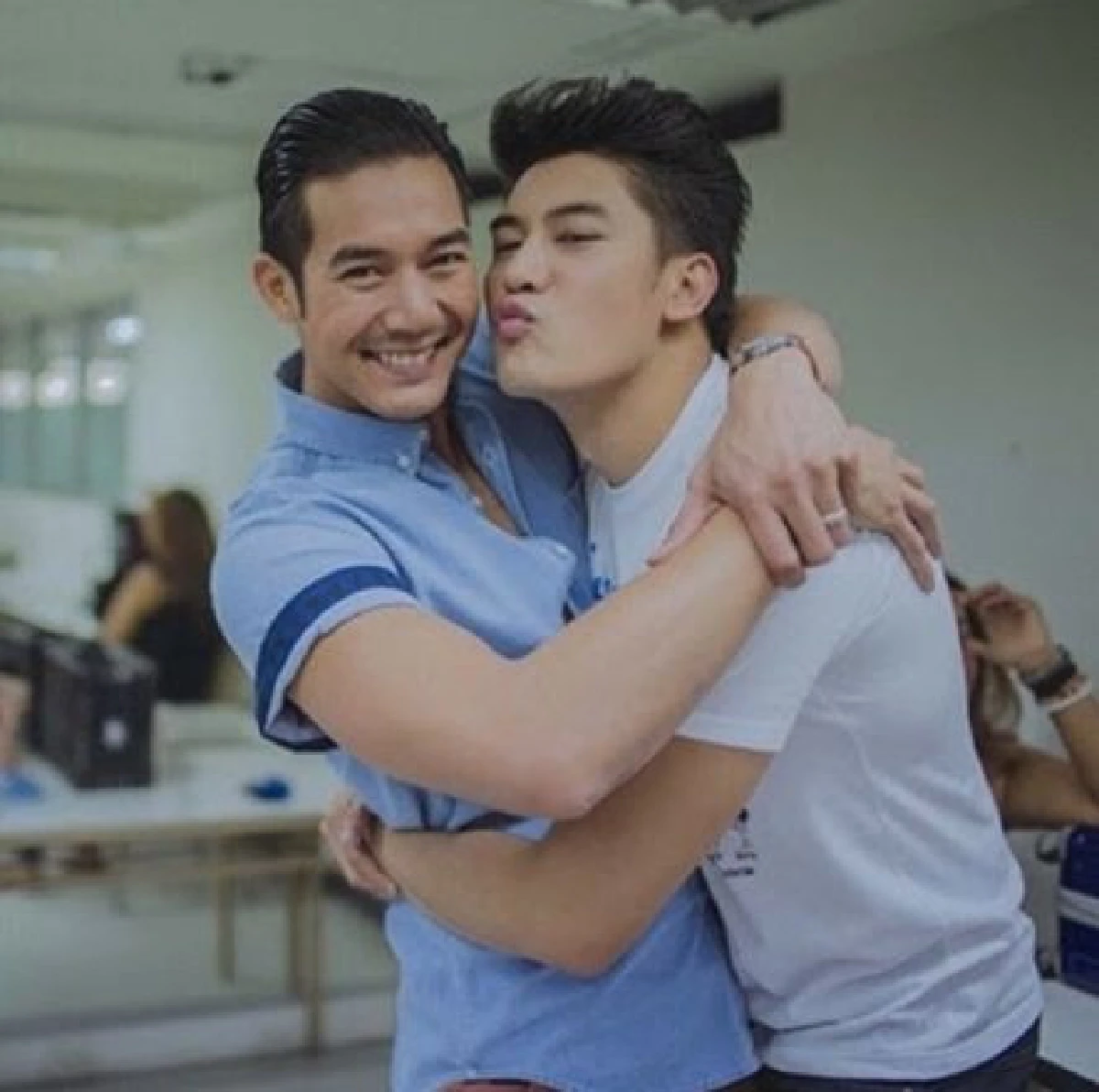 โมเมนต์หวาน! "เวียร์-เคน” คู่จิ้นหนุ่มแซ่บ “เบลล่า-เอสเธอร์” ชิดข้างๆ ไปเลย