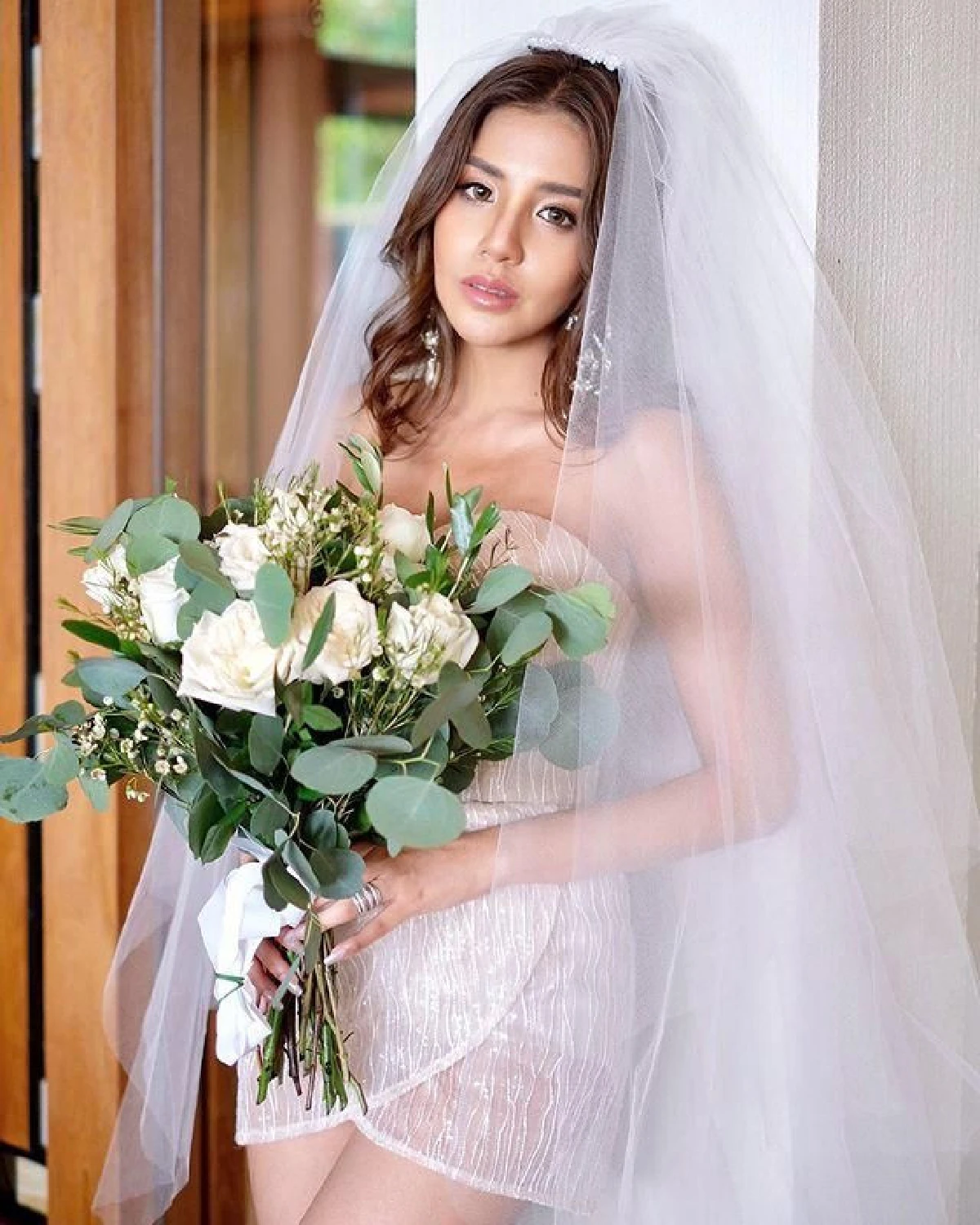 ใบเตย ไม่เคยทำให้ผิดหวัง! ซ้อนมอเตอร์ไซค์ ดีเจแมน ถ่ายพรีเวดดิ้งสุดหวิว