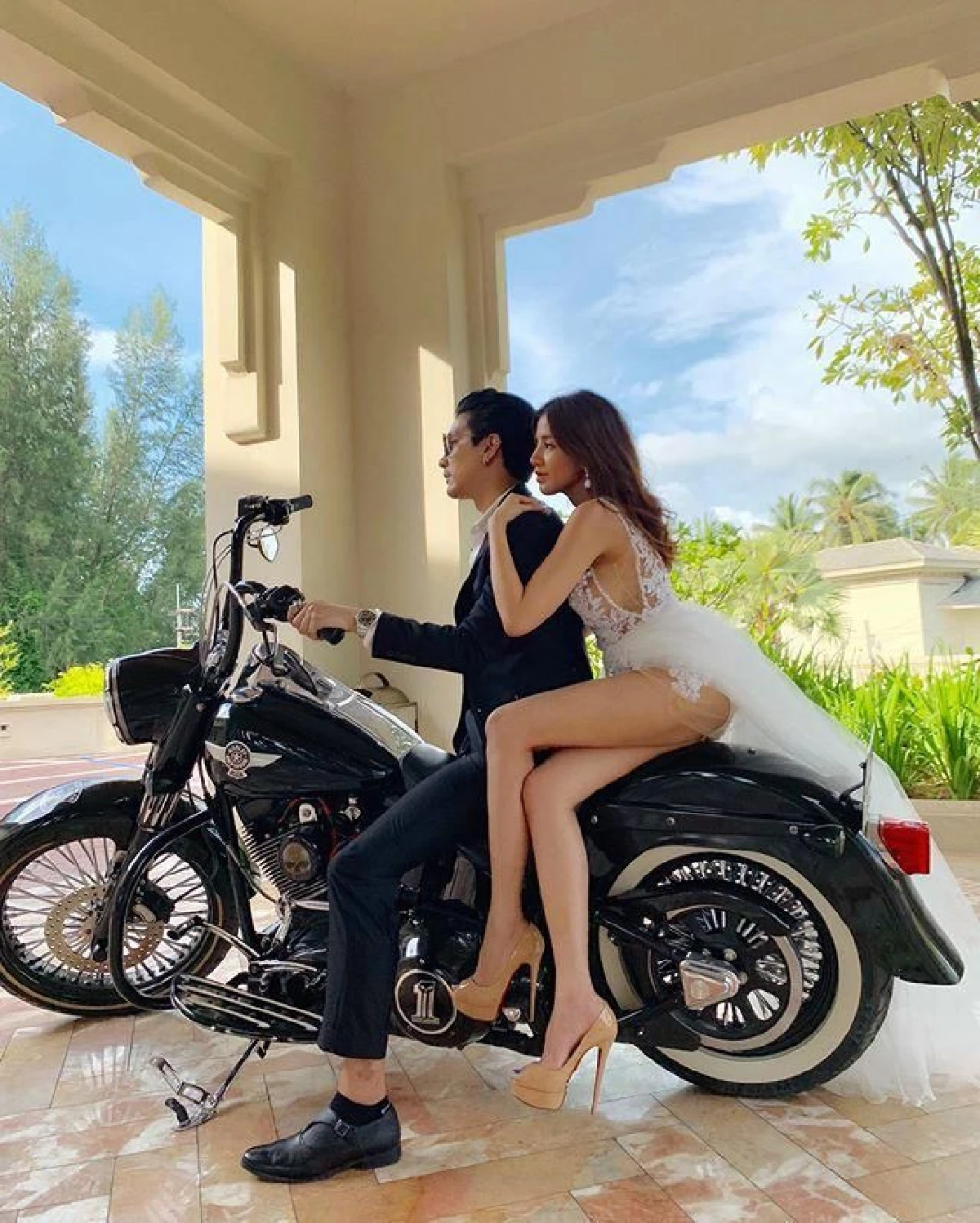ใบเตย ไม่เคยทำให้ผิดหวัง! ซ้อนมอเตอร์ไซค์ ดีเจแมน ถ่ายพรีเวดดิ้งสุดหวิว
