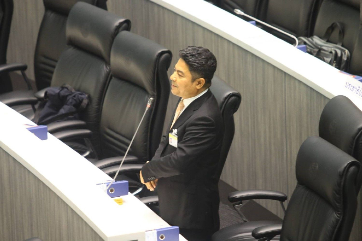 "เทพไท" แซว "บิ๊กตู่" ลงพื้นที่ระวังเจอแต่ผักชีโรยหน้า "เทพไท" แซว "บิ๊กตู่" ลงพื้นที่ระวังเจอแต่ผักชีโรยหน้า