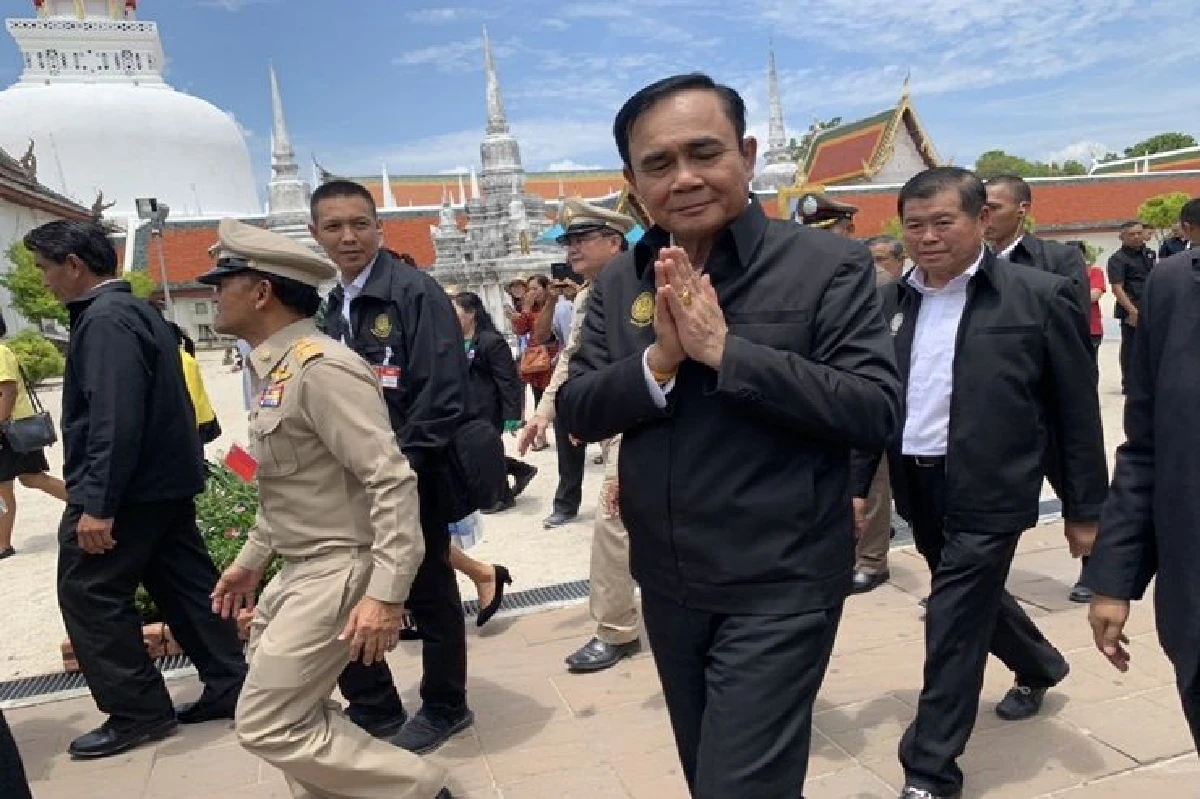 "บิ๊กตู่"  อ้อนชาวใต้ "รักจังฮู้" มั่นใจเดี๋ยวคลื่นลมก็สงบ